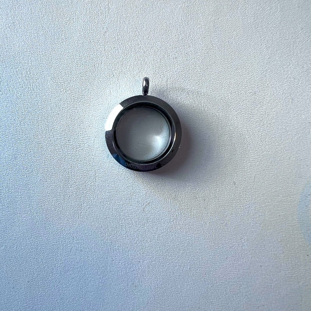 Medium size Origami Owl pendant